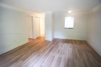 1740 NW N River Dr, Unit 323 in Miami, FL - Foto de edificio - Building Photo