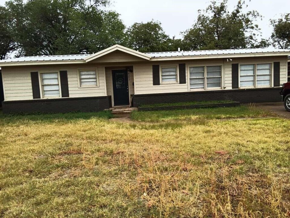 4203 38th St in Lubbock, TX - Building Photo