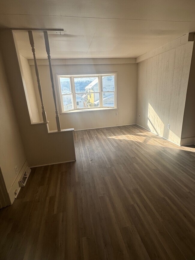 1512 Woodmont Ave in New Kensington, PA - Building Photo - Building Photo