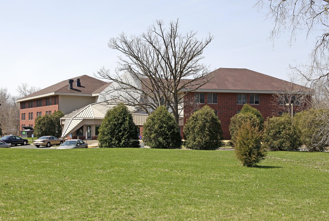 Elders Lodge in St. Paul, MN - Building Photo