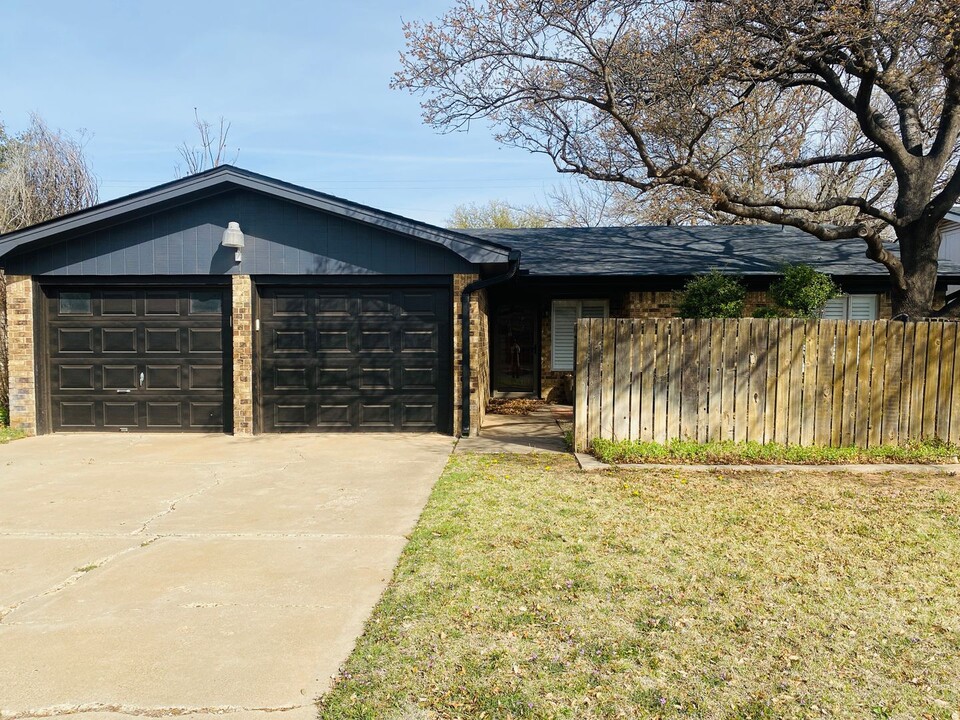 4710 64th St in Lubbock, TX - Building Photo