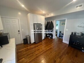337 Highland Ave, Unit 2 in Somerville, MA - Building Photo - Building Photo