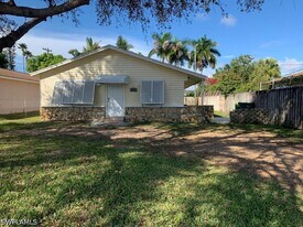 811 94th Ave N in Naples, FL - Building Photo