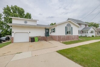 228 W Franklin St in Waupun, WI - Building Photo - Building Photo