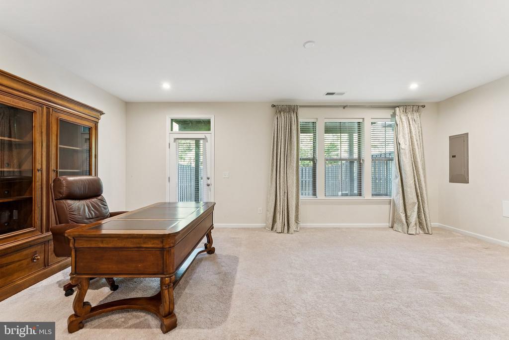 43422 Robey Sq in Ashburn, VA - Foto de edificio