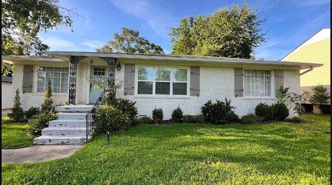 property at 934 Gladstone Blvd