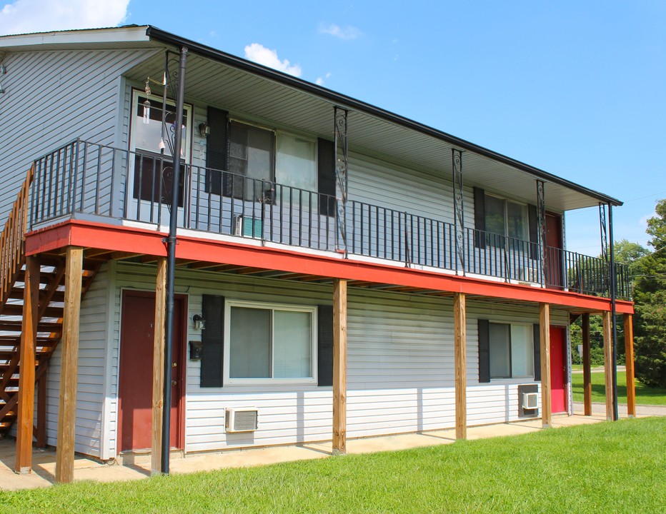 Colonial Village Apartments in Franklin, OH - Building Photo