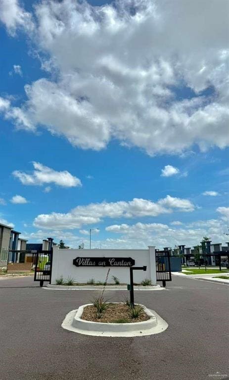 property at 9 S Links Dr