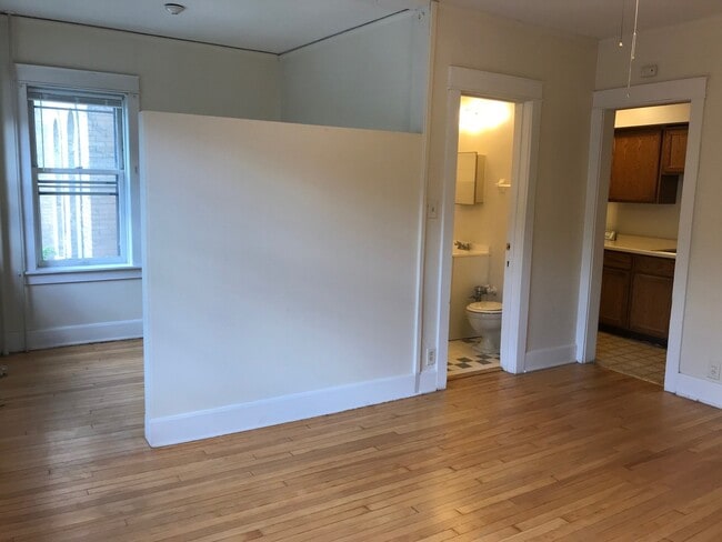 719 Knapp in Milwaukee, WI - Foto de edificio - Building Photo