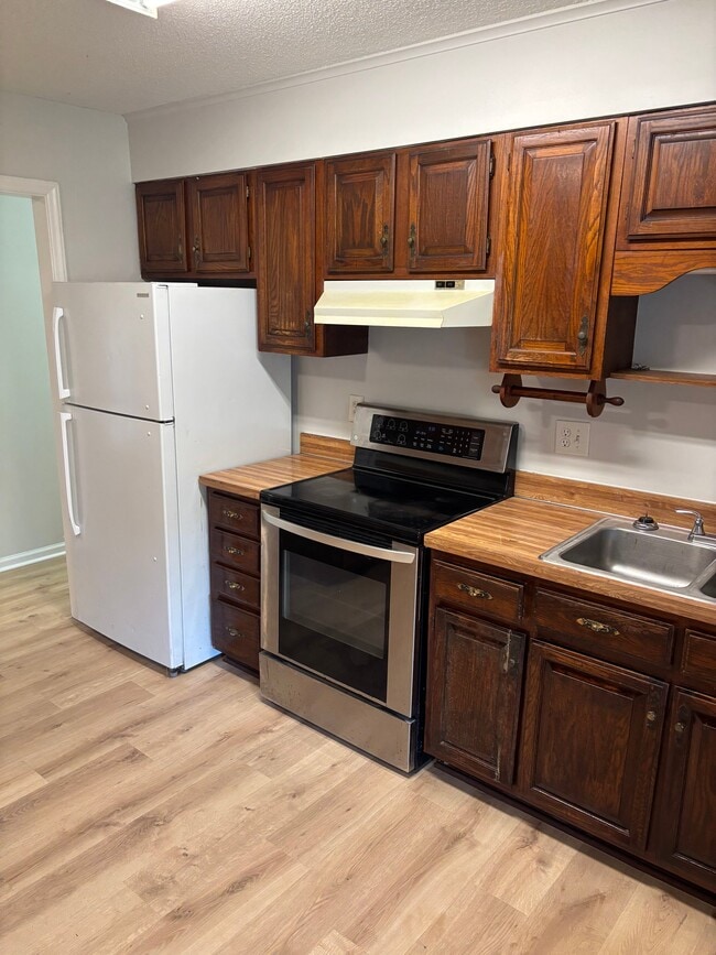 205 SW Maynard Rd in Cary, NC - Building Photo - Building Photo