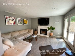 944 NW Silverado Dr in Beaverton, OR - Building Photo - Building Photo