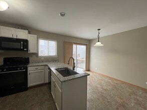 896 Emerald Dr in Pingree Grove, IL - Building Photo - Building Photo