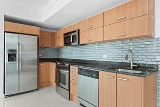 350 S Miami Ave, Unit 310 in Miami, FL - Building Photo - Building Photo