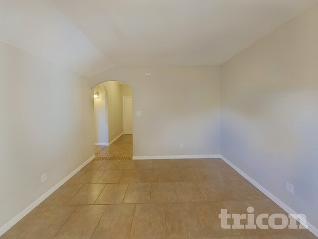 8617 Silverbell Ln in Fort Worth, TX - Foto de edificio - Building Photo