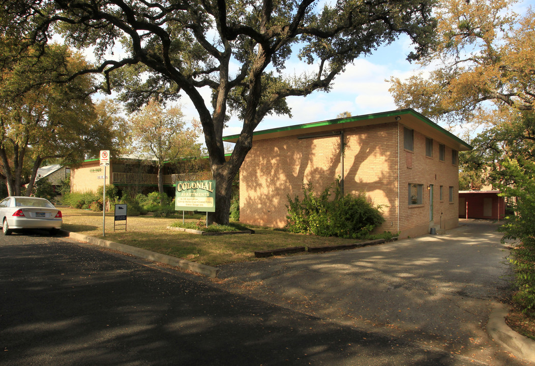 Colonial Apartments in Austin, TX - Building Photo