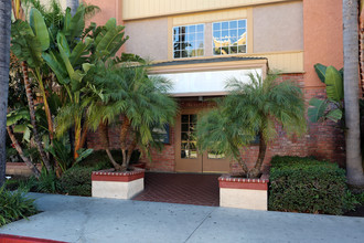 Villa Serena Apartments in Santa Ana, CA - Building Photo - Building Photo