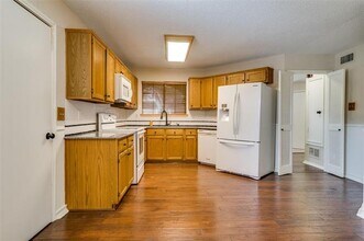 6804 Century Cir in Plano, TX - Building Photo - Building Photo