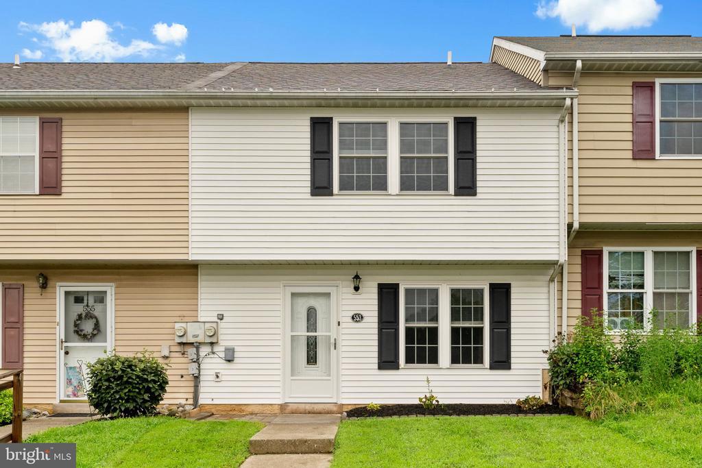 553 Blaker Dr in East Greenville, PA - Building Photo