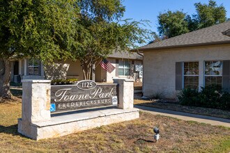 TownePark Fredericksburg in Fredericksburg, TX - Building Photo - Building Photo