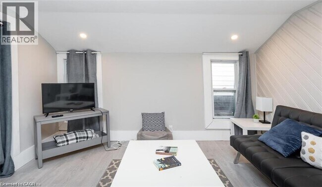 38 Inchbury St in Hamilton, ON - Building Photo - Building Photo