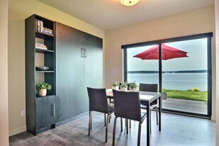 178 Bow Rd, Unit Fox Island Apartment in Fox Island, WA - Building Photo