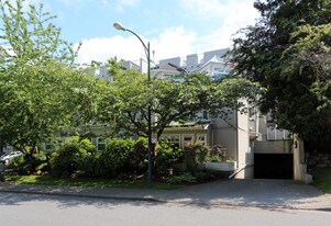 2214 W 1st Ave in Vancouver, BC - Building Photo
