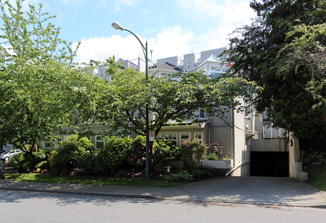 2214 W 1st Ave in Vancouver, BC - Building Photo - Primary Photo