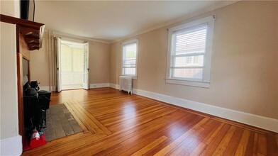 105 Bliss Rd in Newport, RI - Building Photo - Building Photo