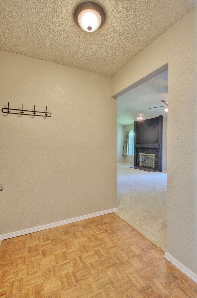 14401 SE Petrovitsky Rd in Renton, WA - Building Photo - Building Photo