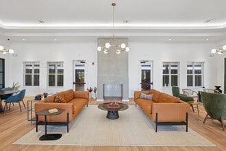 Hillside on Parmer Lane in Austin, TX - Foto de edificio - Building Photo