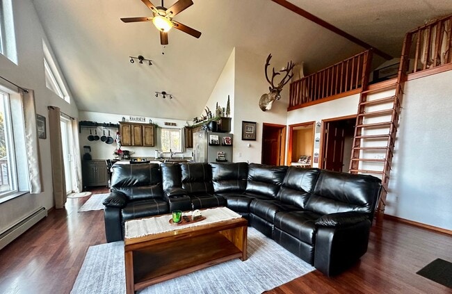 36046 Jakes Cir in Soldotna, AK - Foto de edificio - Building Photo