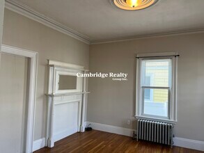 44 Cameron Ave, Unit 1T in Somerville, MA - Building Photo - Building Photo