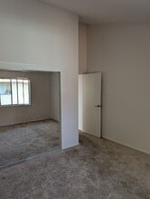 4817 San Gordiano Ave, Unit San Gordiano Ave Apt B in Santa Barbara, CA - Building Photo - Building Photo