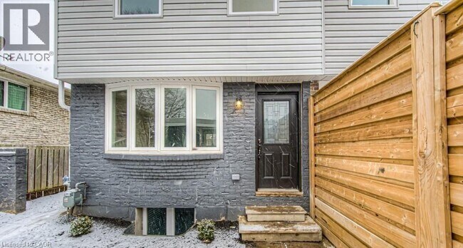 152 Overlea Dr in Kitchener, ON - Building Photo - Building Photo