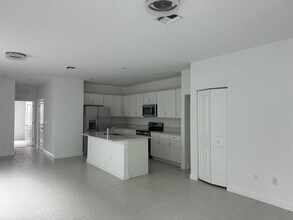 4663 Hollister Ave in Greenacres, FL - Foto de edificio - Building Photo