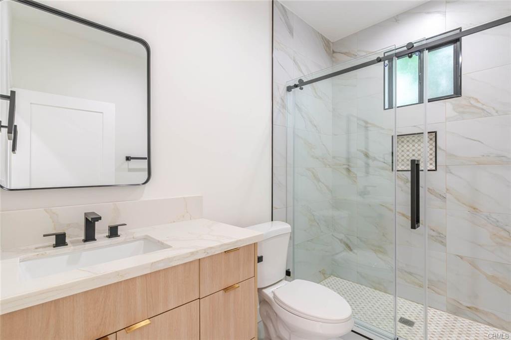 6217 Sylvia Ave in Los Angeles, CA - Building Photo