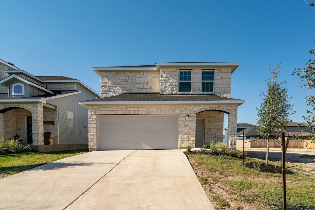 612 LT Rusty Dr in Jarrell, TX - Building Photo