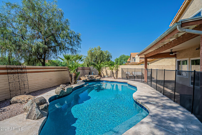 property at 9437 E Dreyfus Pl