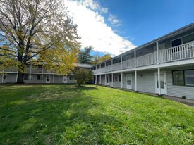 516 Massillon Rd, Unit 3 in Akron, OH - Building Photo