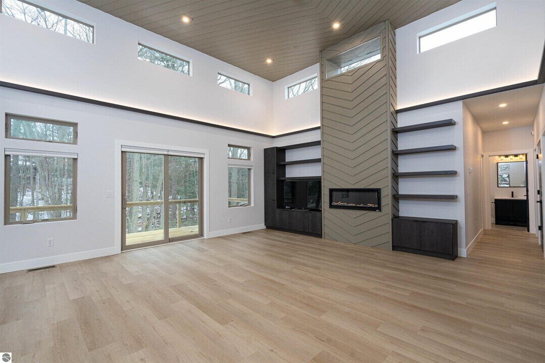 1846 Alpine Rd in Traverse City, MI - Building Photo