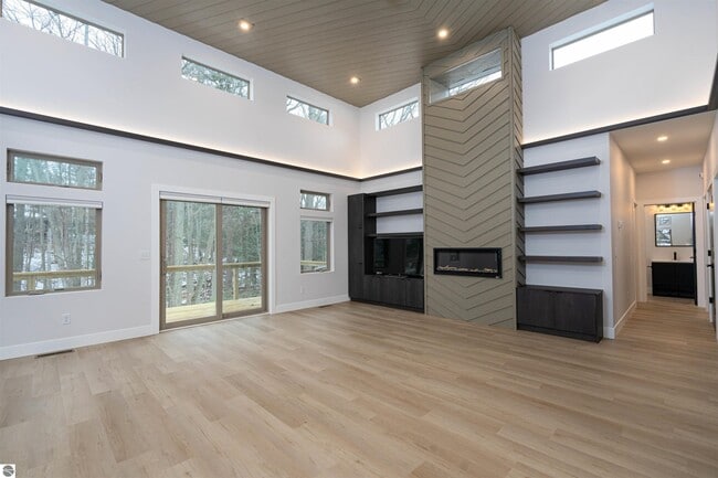 1846 Alpine Rd in Traverse City, MI - Building Photo - Building Photo