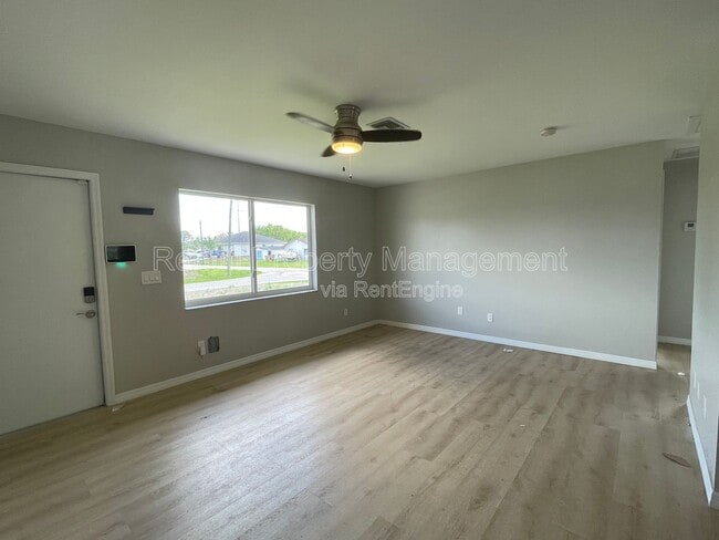 142 Gordon Ave S in Lehigh Acres, FL - Building Photo - Building Photo
