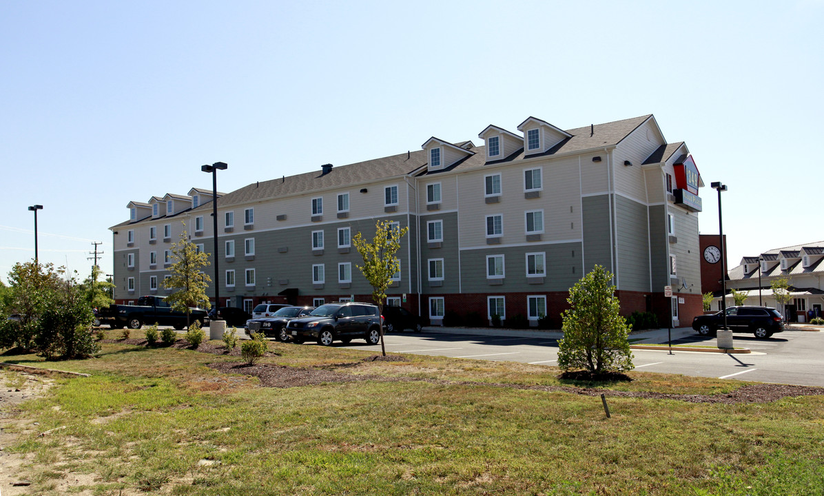 Furnished Studio in Gainesville, VA - Building Photo