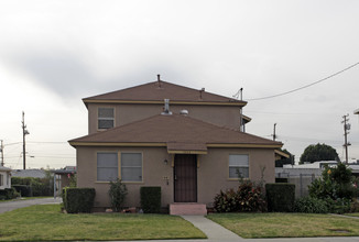 1934 2nd St in San Fernando, CA - Foto de edificio - Building Photo