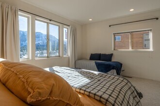 77 Panorama Dr in Mammoth Lakes, CA - Building Photo - Building Photo