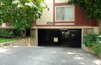 1050 Spazier Ave in Glendale, CA - Building Photo - Building Photo