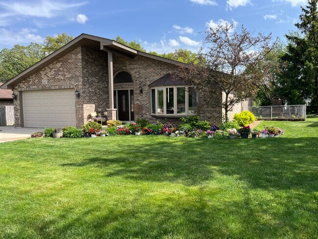 12415 W Martingale Ln in Homer Glen, IL - Building Photo - Building Photo