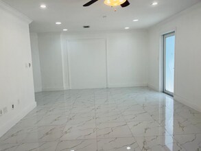16400 NW 82nd Ct in Hialeah, FL - Building Photo - Building Photo
