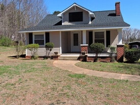 4215 Old Greensboro Rd in Kernersville, NC - Building Photo