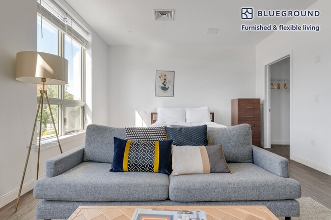 845 Washington St in Newton, MA - Foto de edificio - Building Photo